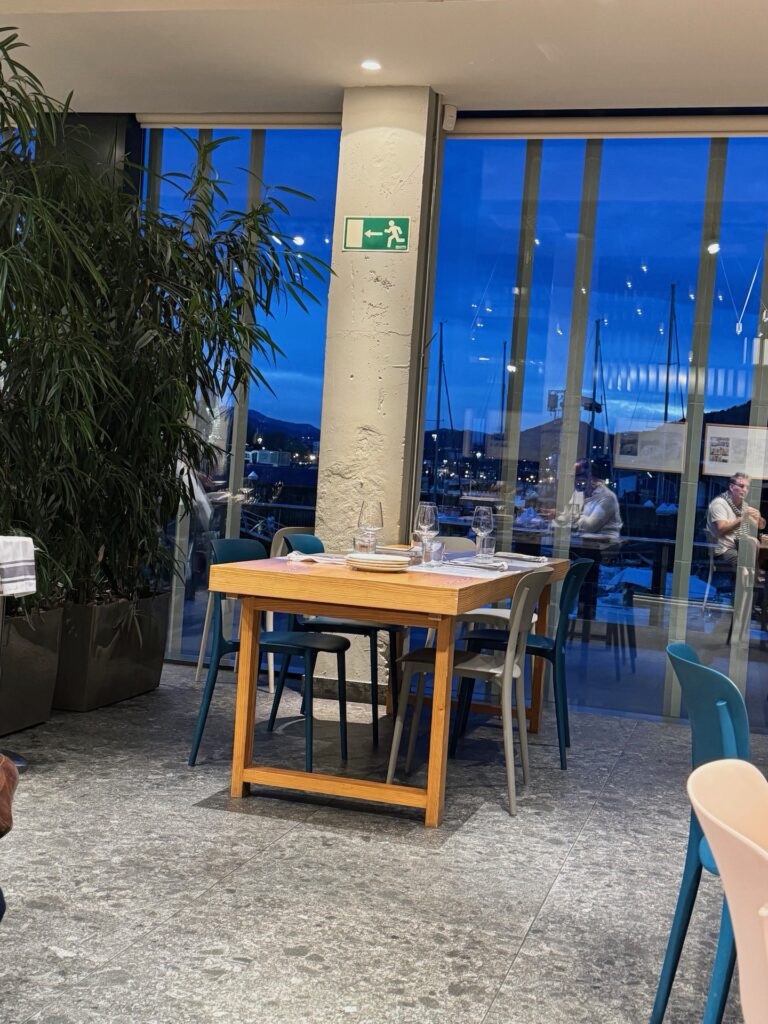 Innenraum im Kofradia Itsas Etxea in Donostia-San Sebastián im Baskenland