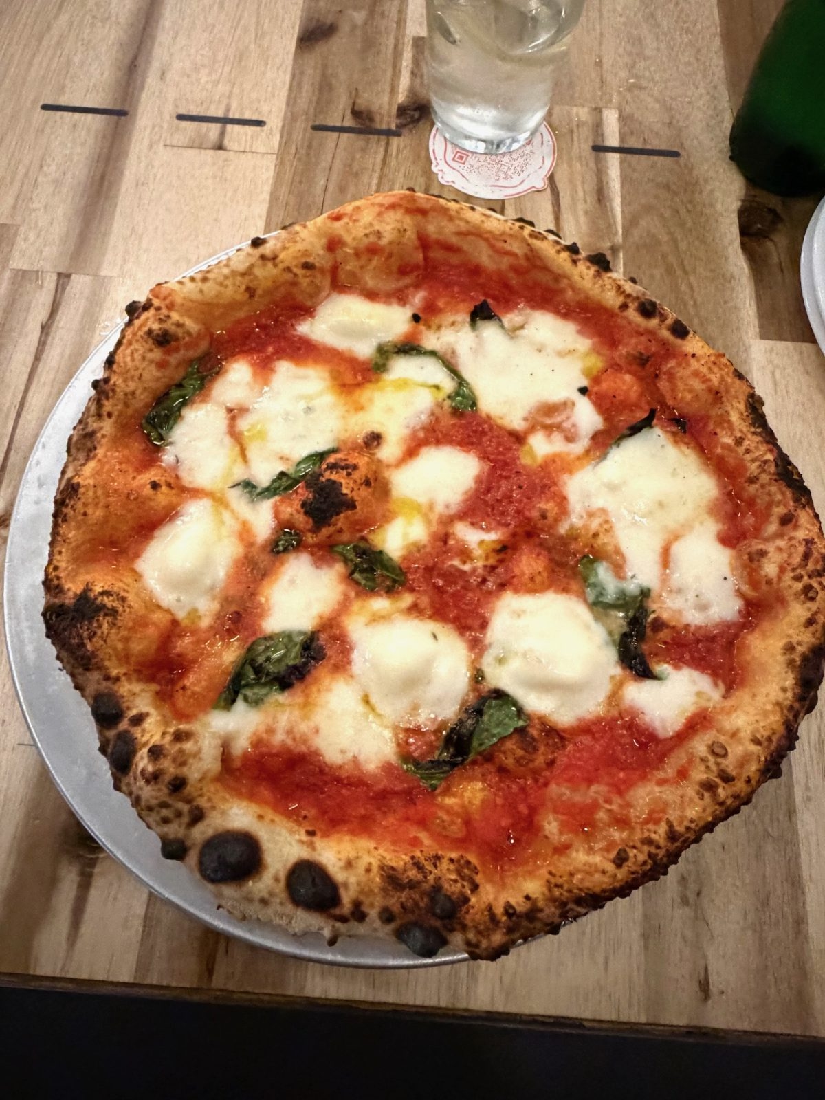 Pizza Margherita in der Pizzeria Humo in Gros