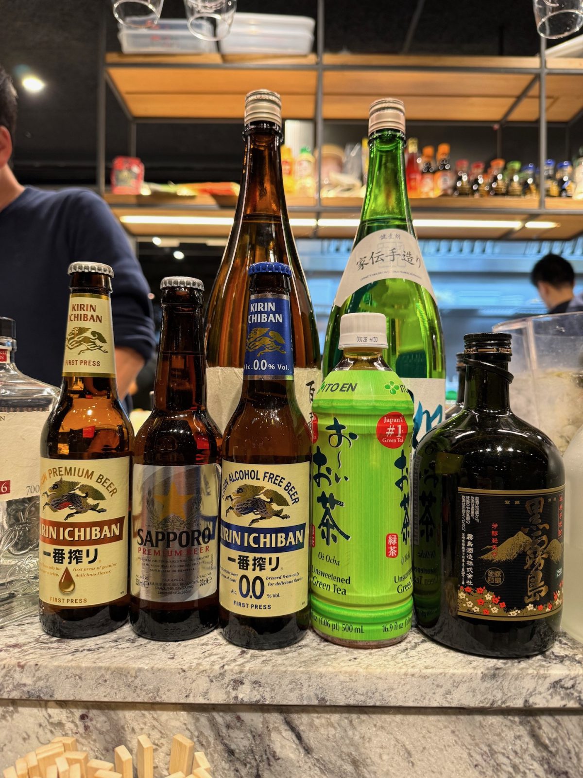 Sake in der Kenji Sushi Bar im Mercado San Martin in Donostia-San Sebastián
