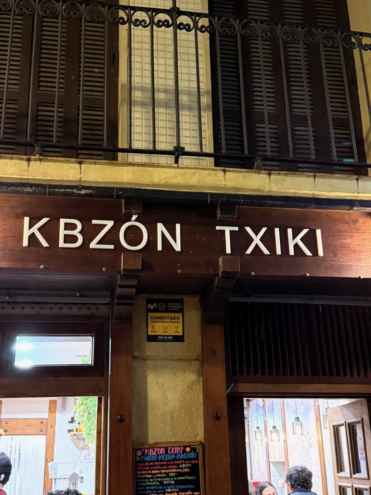 Außenbereich in der Bar KBZÓN TXIKI in der Parte Vieja