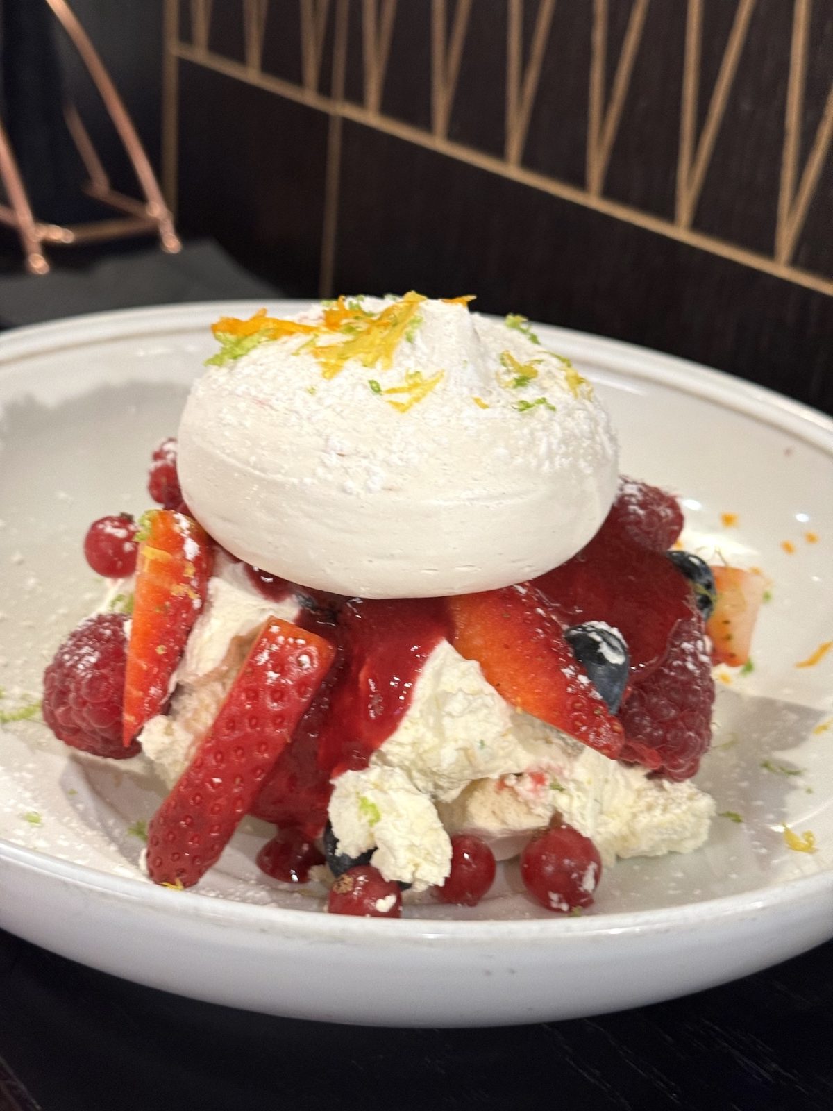 Pavlova-Dessert im Aitana, Área Romántica, Donostia-San Sebastián
