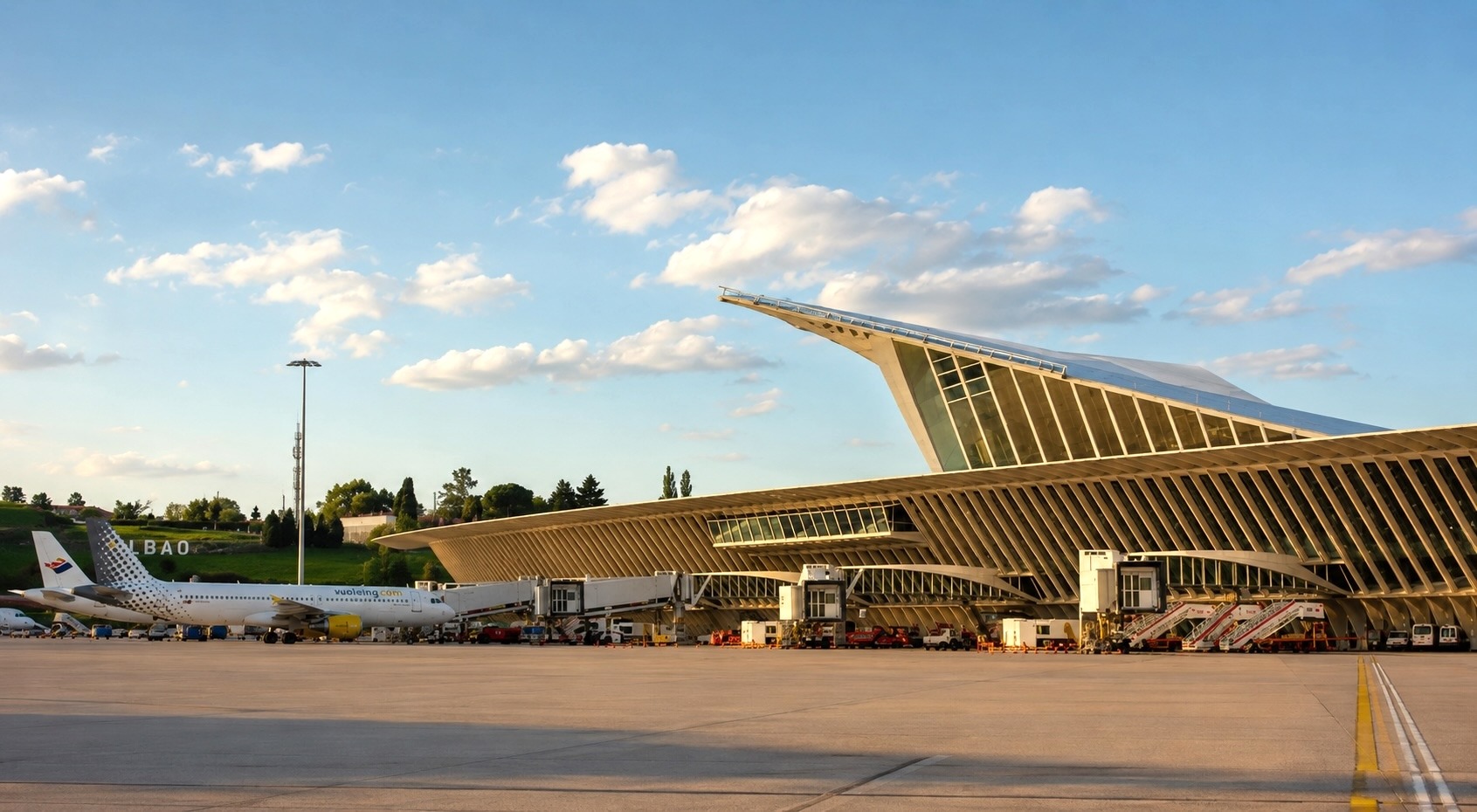 Flughafen Bilbao (BIO) – Ausgangspunkt der Reise nach Donostia-San Sebastián (KI-generiertes Bild)