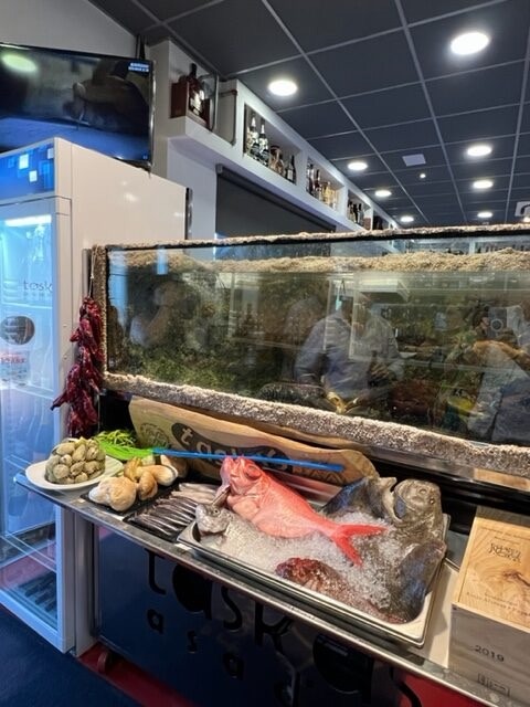 Asador Taskas: Der Tankstellen-Asador bei Bilbao