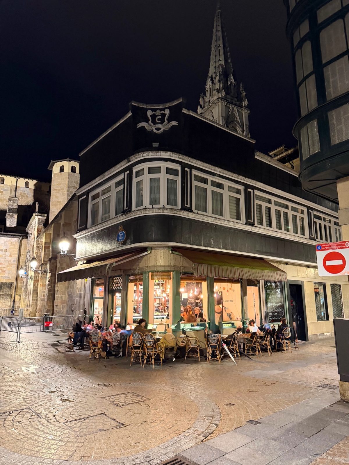 Aussenbereich Baster Bar im Casco Viejo in Bilbao im Baskenland